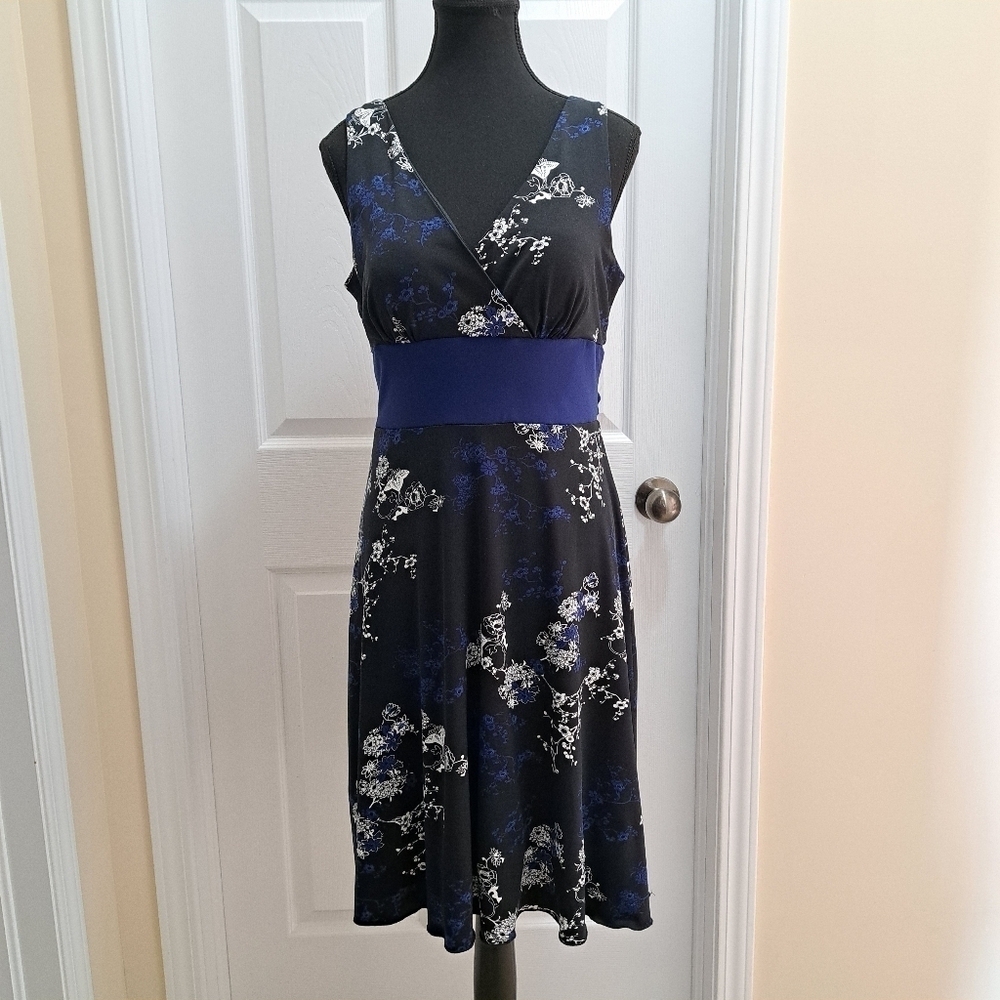 Jessica Floral Print Dress Black White Blue Tie Waist Tank Style V Neck Size 10